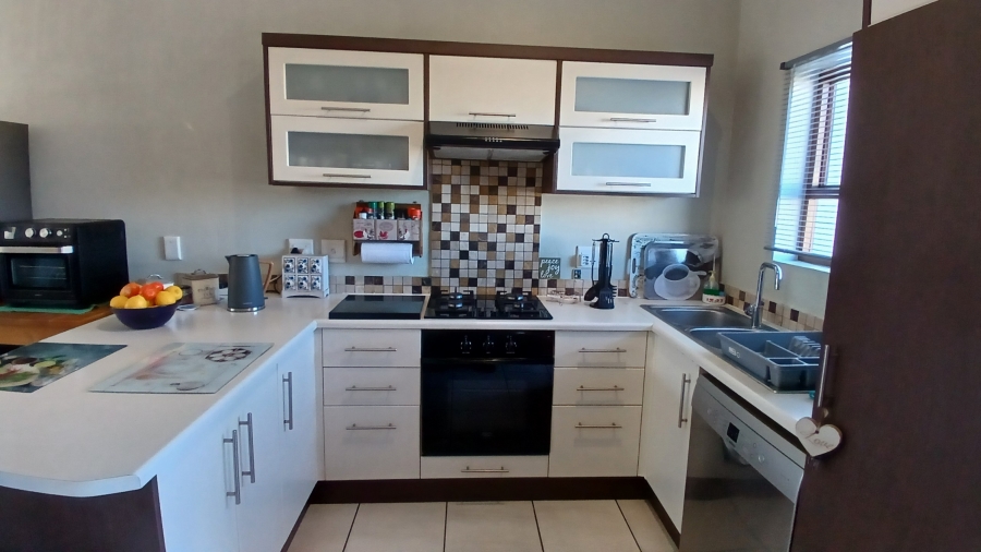 2 Bedroom Property for Sale in Sandbaai Western Cape